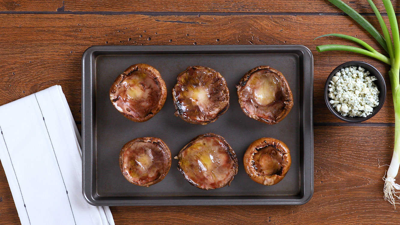 27 BEEF AND GORGONZOLA STUFFED PORTOBELLO MUSHROOMS_13