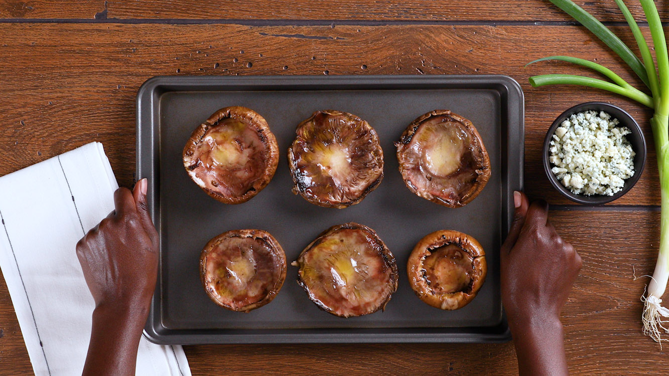 27 BEEF AND GORGONZOLA STUFFED PORTOBELLO MUSHROOMS_14