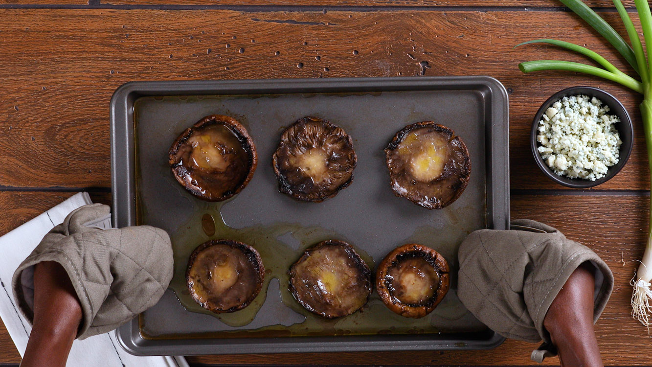27 BEEF AND GORGONZOLA STUFFED PORTOBELLO MUSHROOMS_28