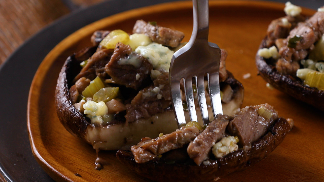 27 BEEF AND GORGONZOLA STUFFED PORTOBELLO MUSHROOMS_34