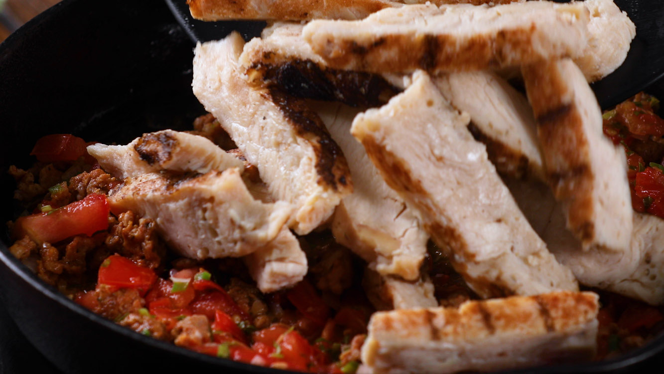 28 CHICKEN AND CHORIZO CHILAQUILES_11