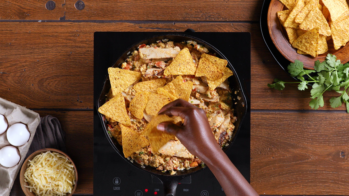 28 CHICKEN AND CHORIZO CHILAQUILES_15