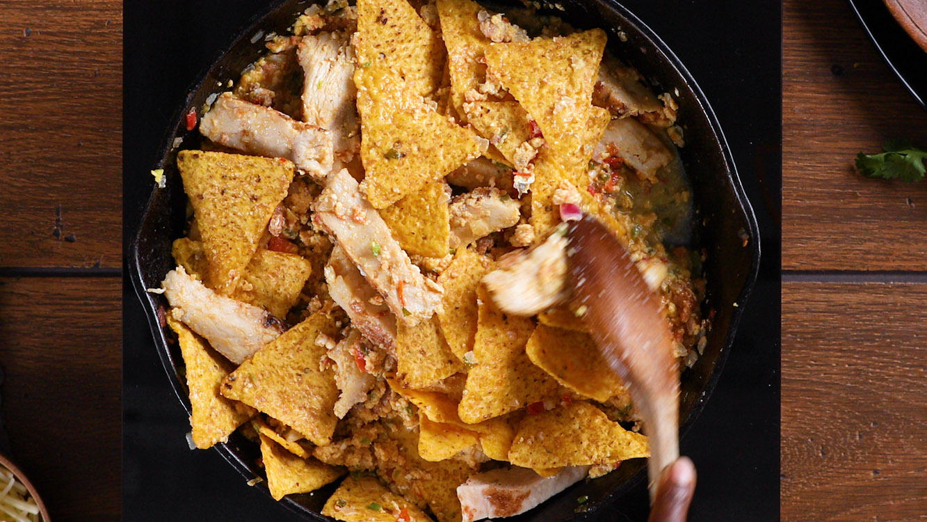 28 CHICKEN AND CHORIZO CHILAQUILES_18