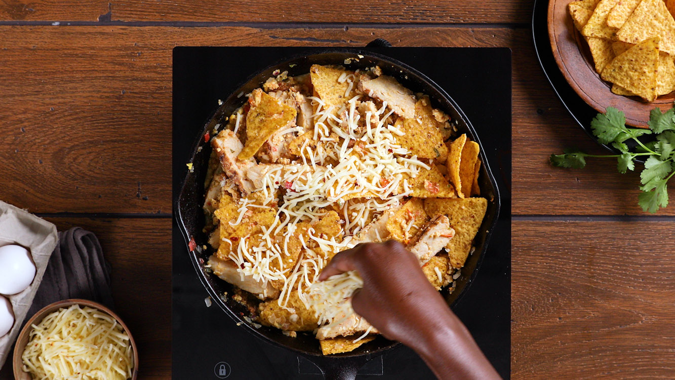 28 CHICKEN AND CHORIZO CHILAQUILES_20
