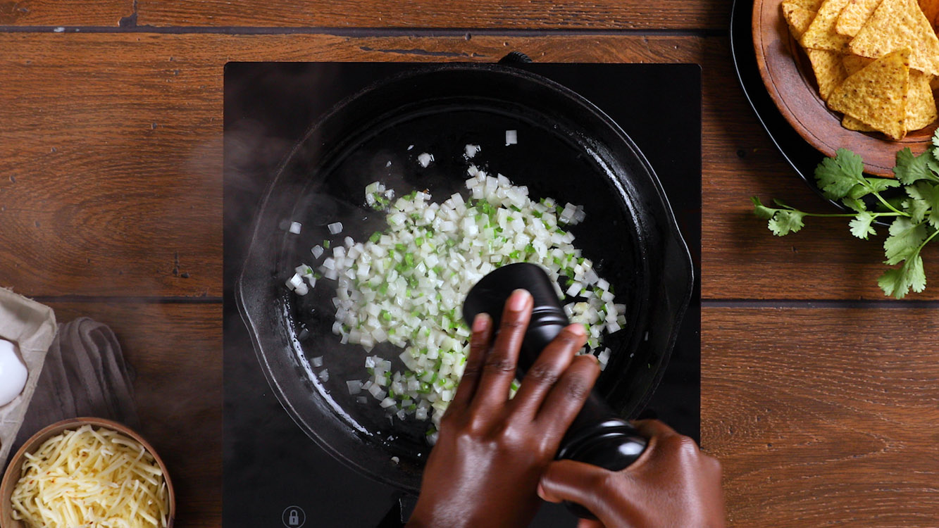 28 CHICKEN AND CHORIZO CHILAQUILES_7