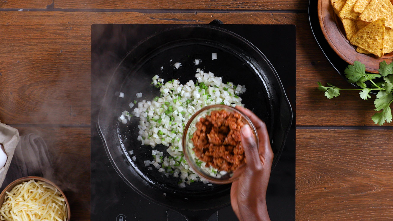 28 CHICKEN AND CHORIZO CHILAQUILES_8
